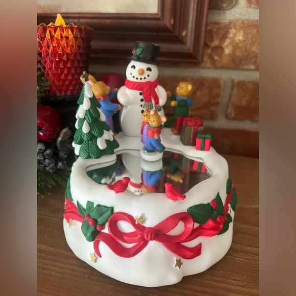❤️Rare Vintage Snowman Musical
Moving Dancing Ice Skating
Mirror Trinket Box - Picture 5 of 7